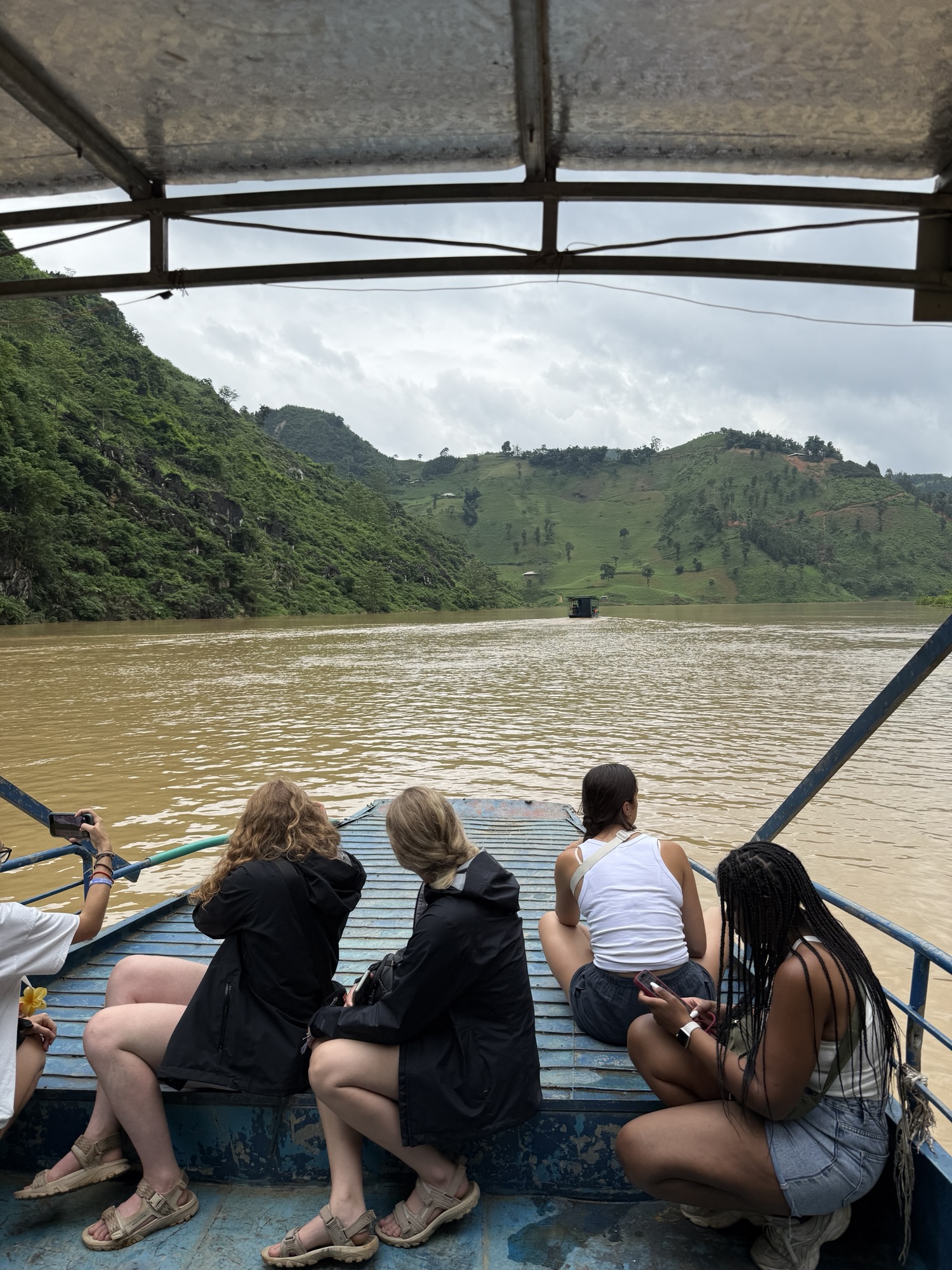 Balade en bateau sur la rivière Nho Que dans le canyon de Tu San, boucle de Ha Giang